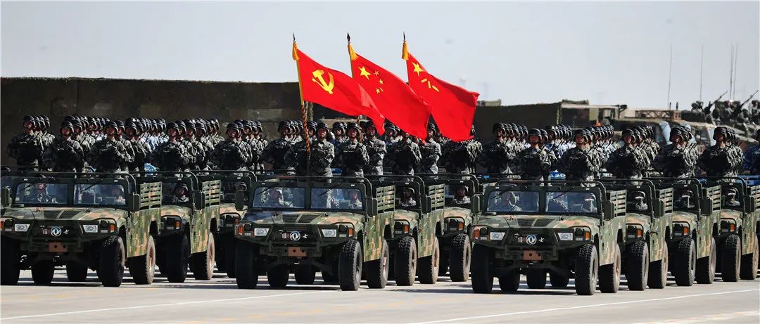 參加慶祝中國人民解放軍建軍90周年閱兵的護旗方隊.jpg