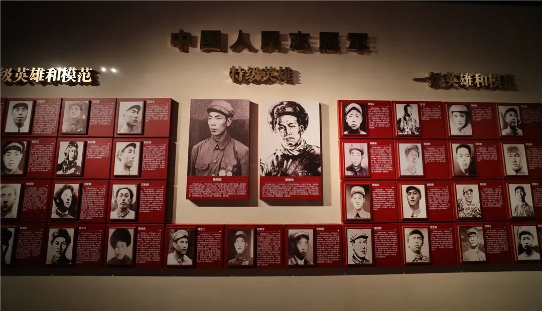 這是位于遼寧省丹東市的抗美援朝紀念館里的英烈墻。.jpg