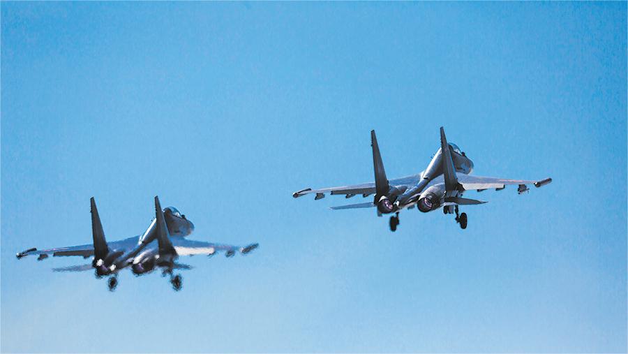 初冬， 空軍航空兵某旅開展飛行訓(xùn)練.jpg