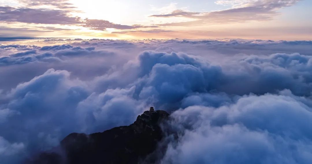 “君子退隱。天下有山，遁。君子以遠小人，不惡而嚴?！?jpg
