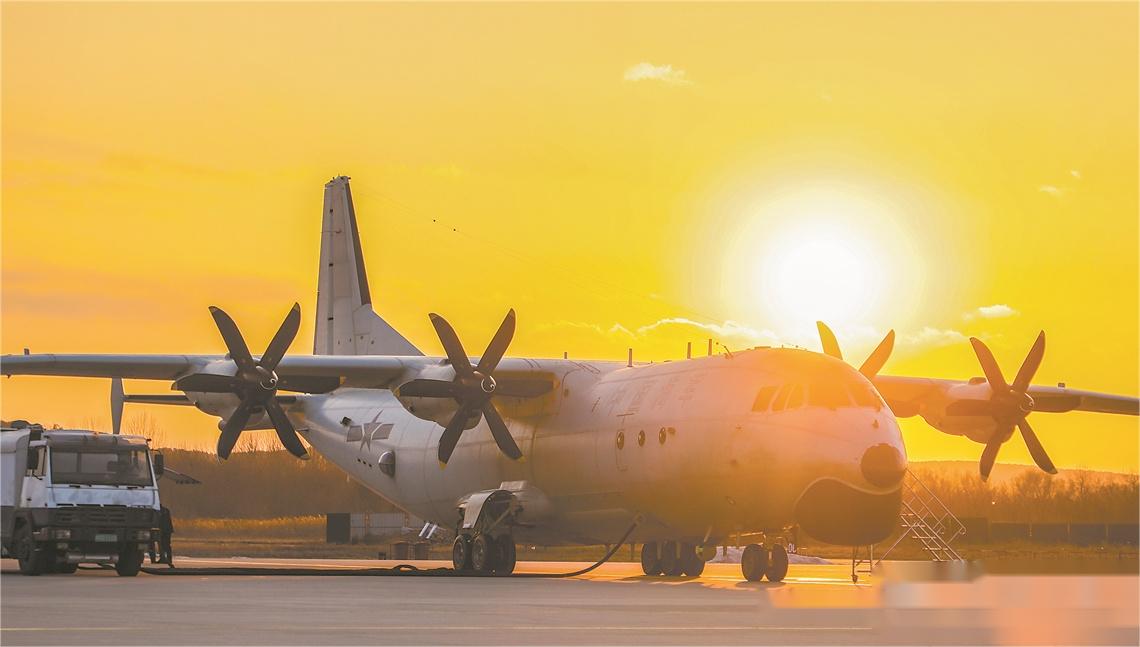 起飛前進(jìn)行機(jī)務(wù)準(zhǔn)備。.jpg