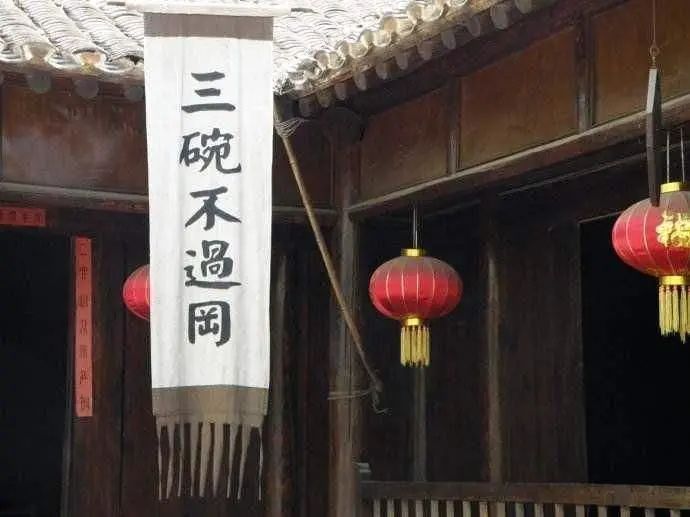 武松連干15碗酒，相當(dāng)于現(xiàn)在的多少酒量？.jpg
