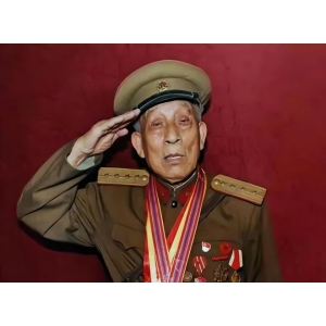 可以合法持槍的滕西遠老人