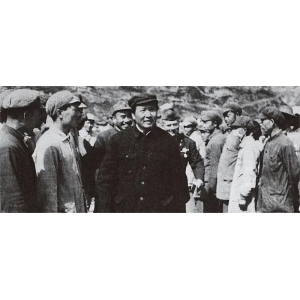 潛伏在主席身邊的特務(wù)，因一根煙而暴露身份，主席：他有問題！